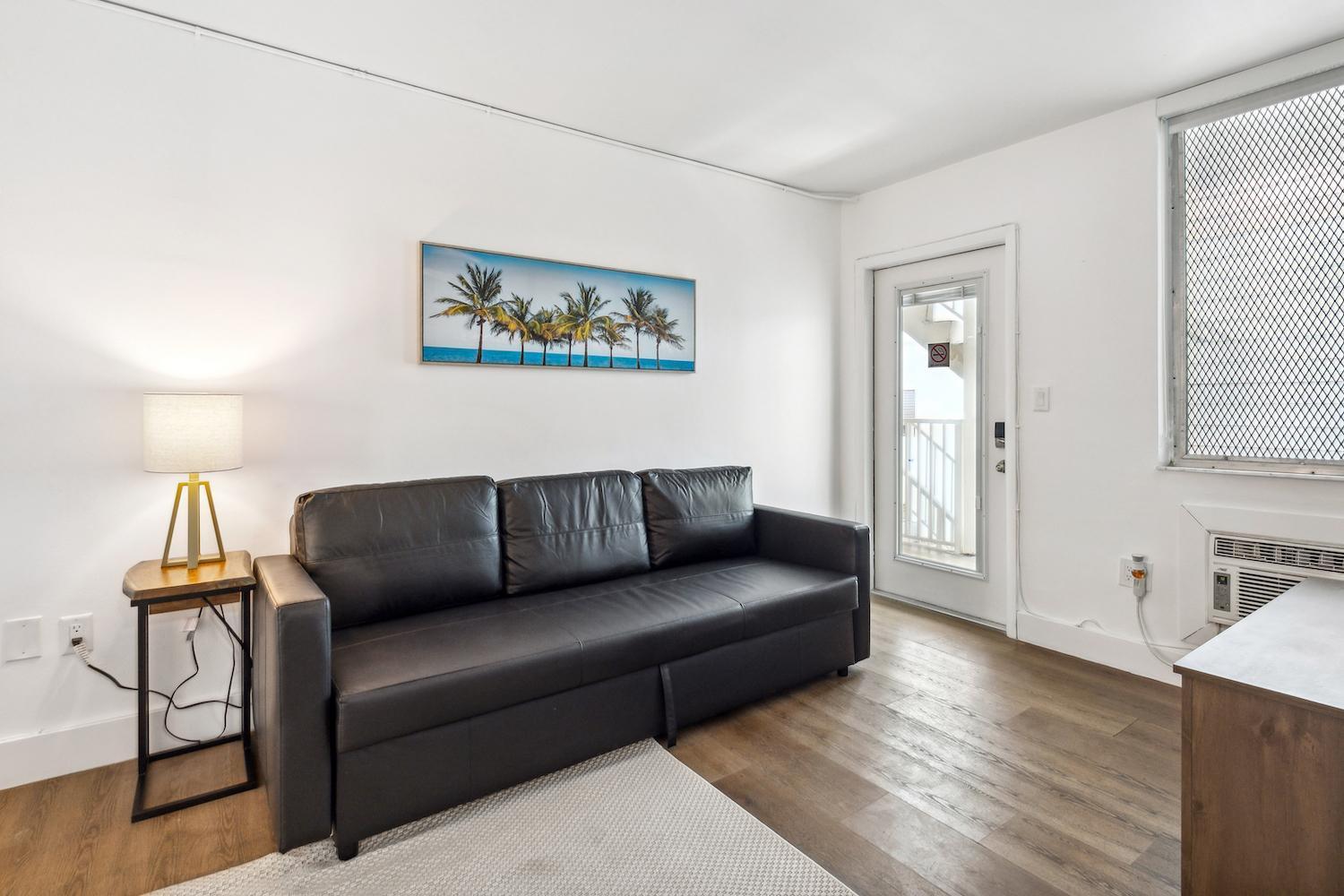 713 Miami Beach Apartments Room photo